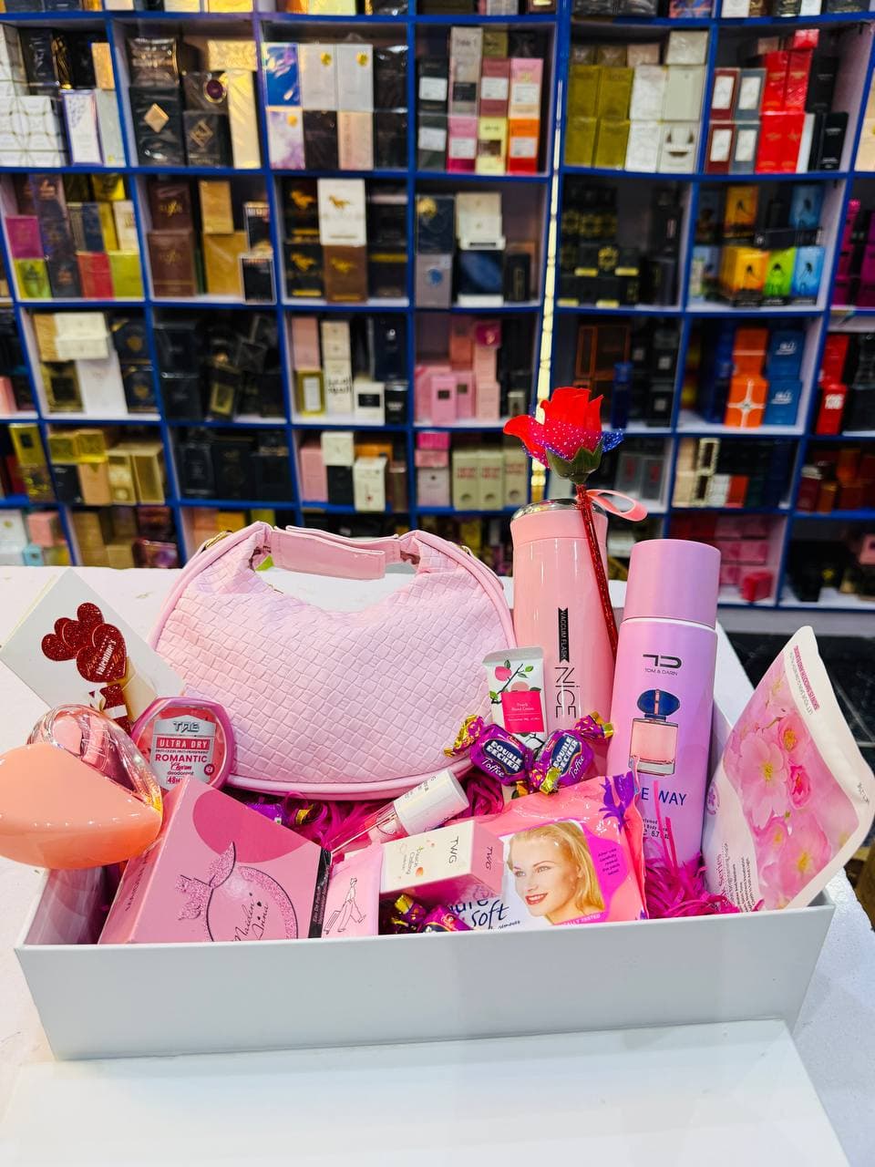 Val Pink Gift Box for Her 002